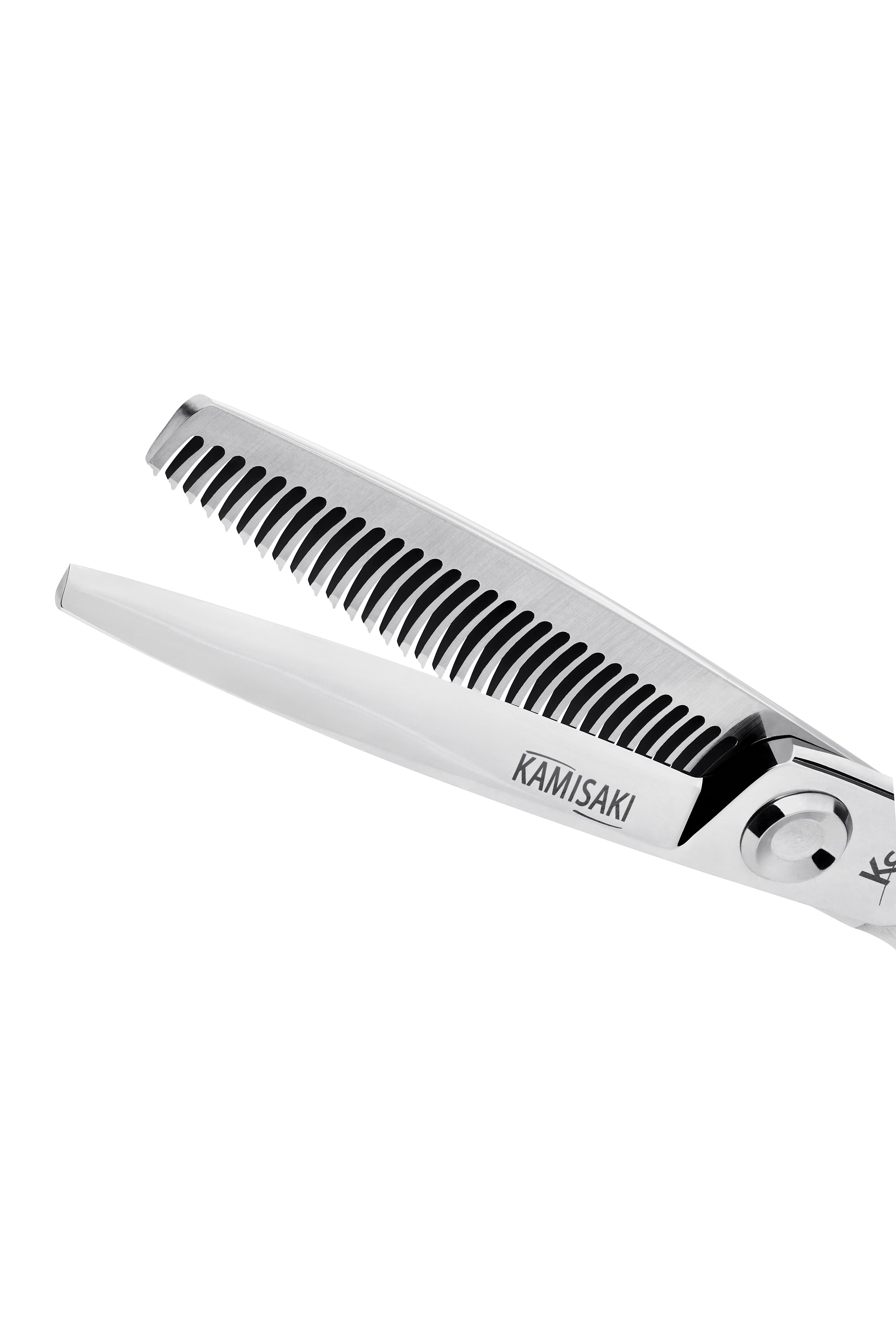 Dettaglio del pettine in avanti della sfoltitrice Shogun, ideale per la gestione dei volumi e sfumature maschili.