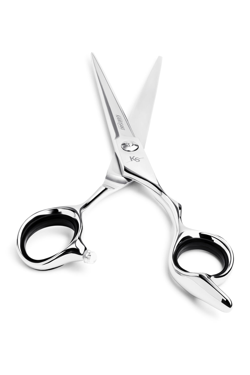 Impugnatura offset ergonomica delle forbici professionali Siniri, progettata per agilità e comfort nel barbering di precisione.
