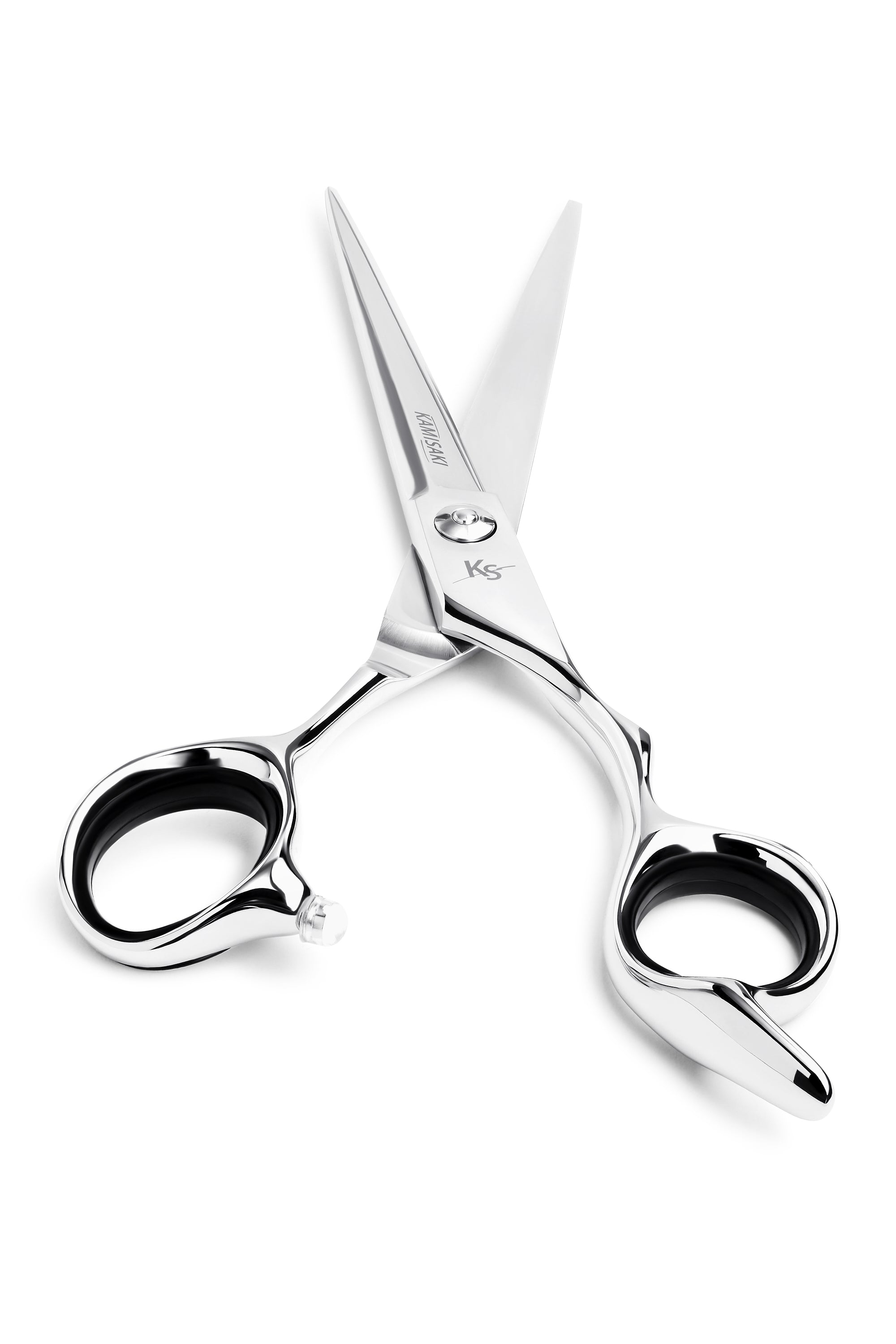 Impugnatura offset ergonomica delle forbici professionali Siniri, progettata per agilità e comfort nel barbering di precisione.