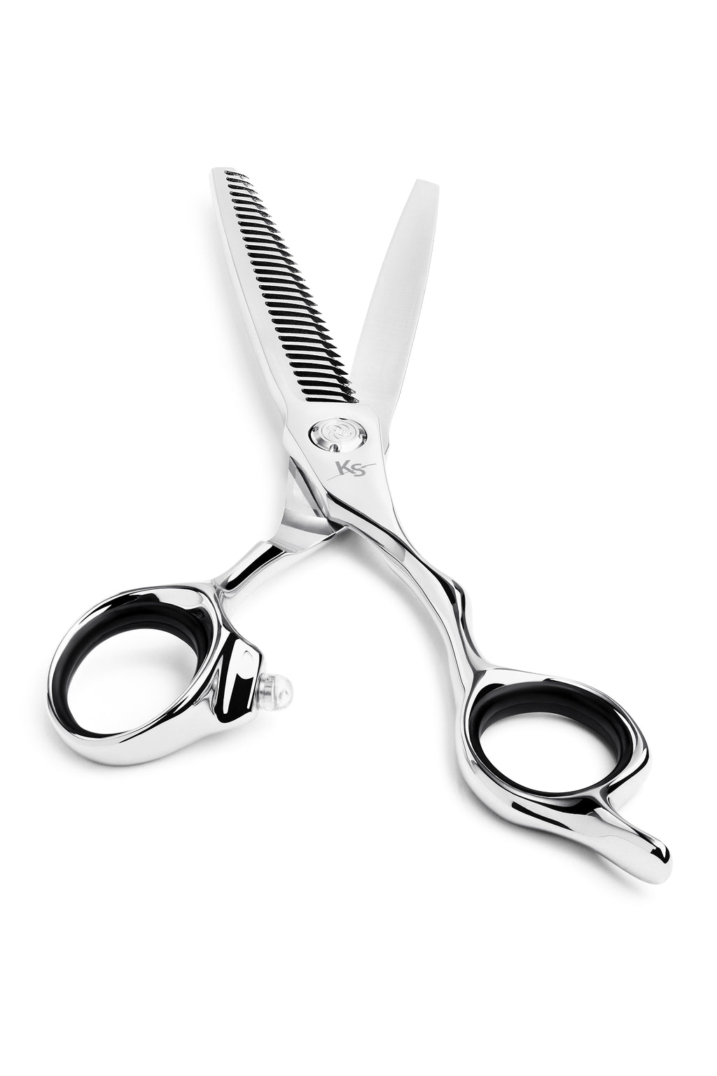 Dettaglio dell'impugnatura offset ergonomica della sfoltitrice professionale Kamisaki Tenkou, progettata per il massimo comfort di barbieri e parrucchieri.